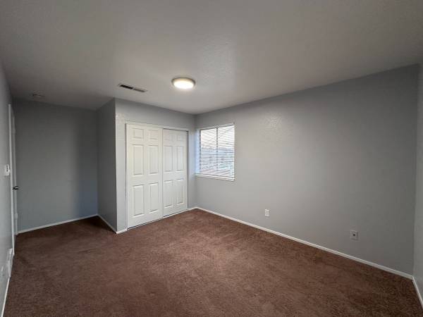 3BR/1BA Apartment · Oakland photo 4