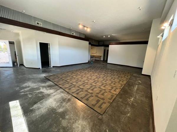 2BR/1BA Apartment · Cloverdale photo 4