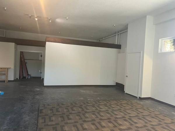 2BR/1BA Apartment · Cloverdale photo 3