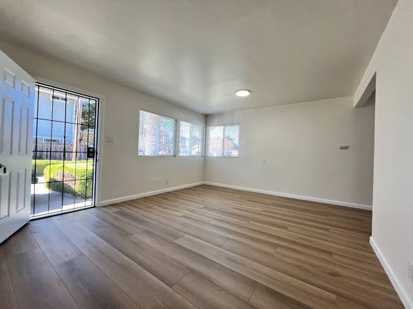 2BR/1BA Apartment on Blossom Way · Hayward photo 2