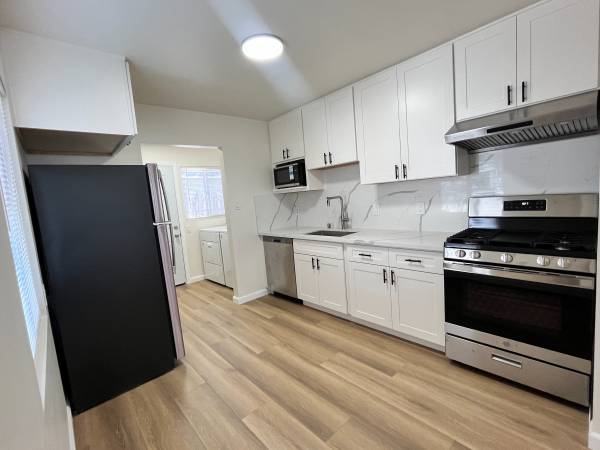 2BR/1BA Apartment on Blossom Way · Hayward photo 5
