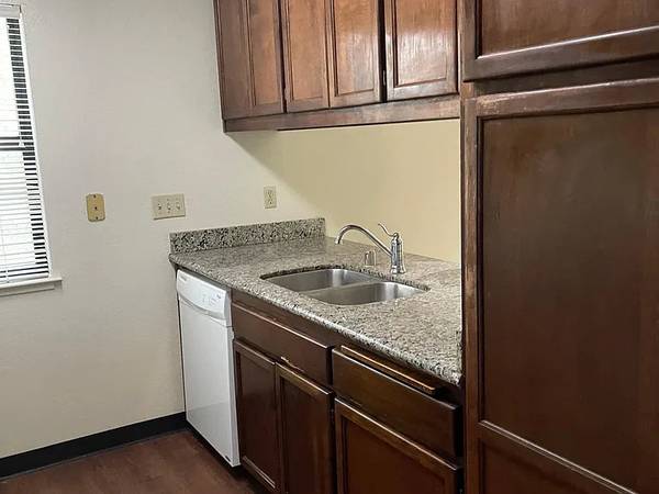 2BR/1BA Apartment on Carrillo St · Santa Rosa photo 5