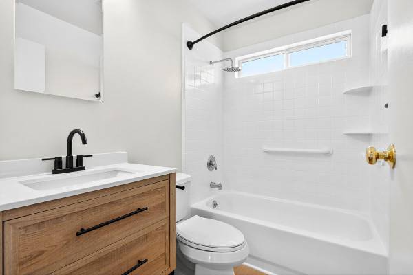 2BR/1BA Apartment · San Rafael photo 4