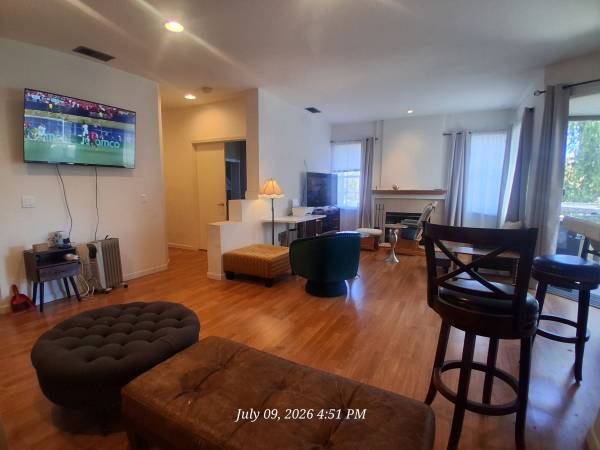 2BR/2BA Condo · Richmond photo 3