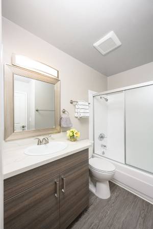 Spacious 3 Bedroom, 3.5 Bathroom Townhouse In An Excellent Location. Garage. Laundry. Balcony. A True Must See!!! photo 3