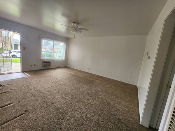 2BR/1BA Single Family House · Fairfield photo 4