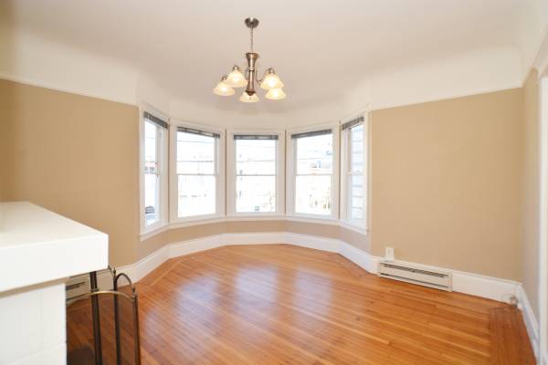 2BR/1BA Apartment on California St · San Francisco photo 2