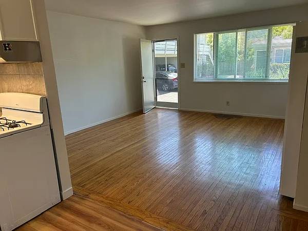 1BR/1BA Single Family House on E Reed St · San Jose photo 5