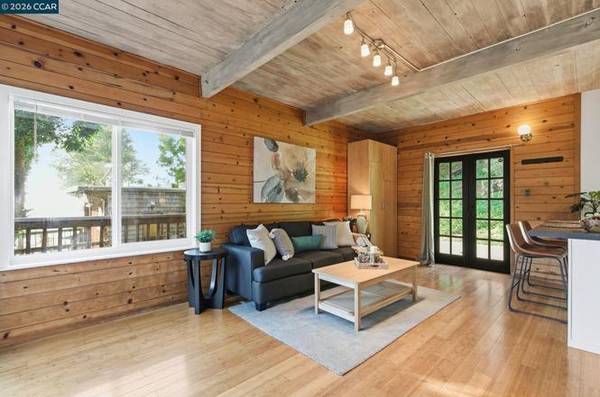1BR/2BA Single Family House on Dwight Way · Berkeley photo 2