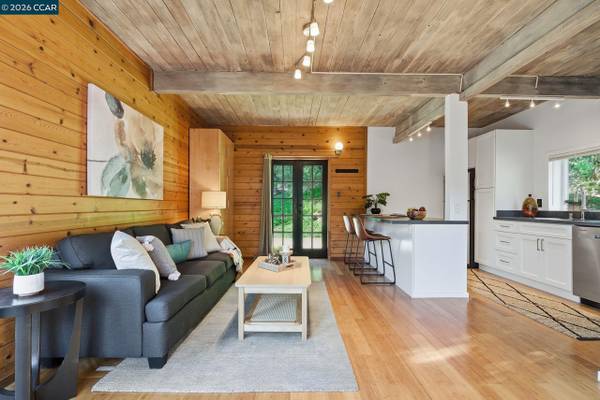 1BR/2BA Single Family House on Dwight Way · Berkeley photo 4