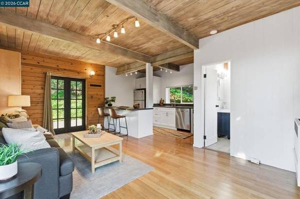 1BR/2BA Single Family House on Dwight Way · Berkeley photo 3