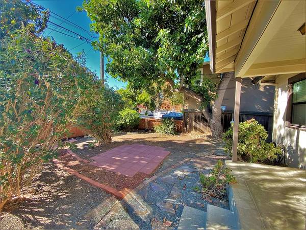 2BR/1BA Apartment · Mountain View photo 3