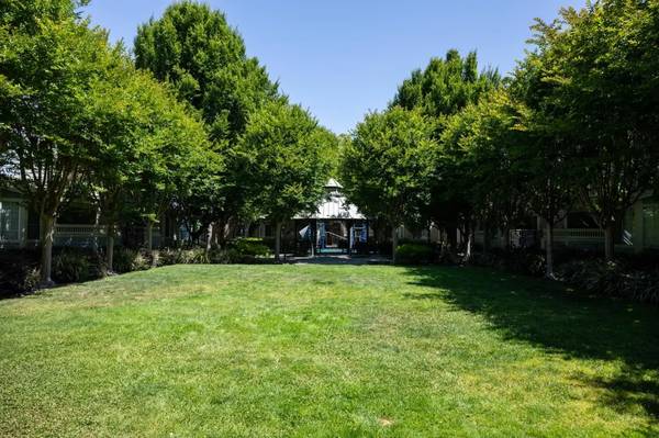 Situated In The Highly Sought-after Compass Place Community! photo 3