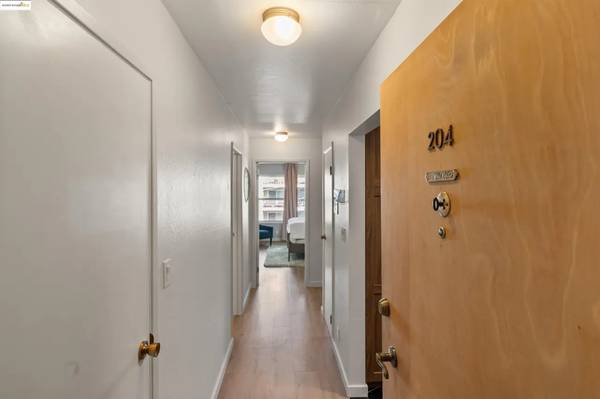 250 Montecito Avenue, Oakland, CA 94610 photo 5