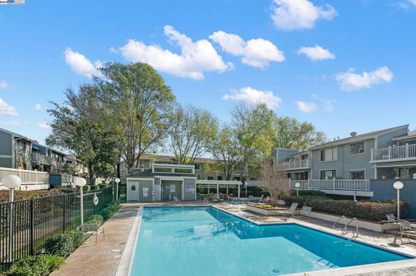 Affordable Top-floor Condo With Excellent Fremont Schools photo 3