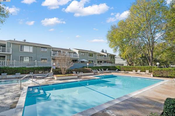 Affordable Top-floor Condo With Excellent Fremont Schools photo 4