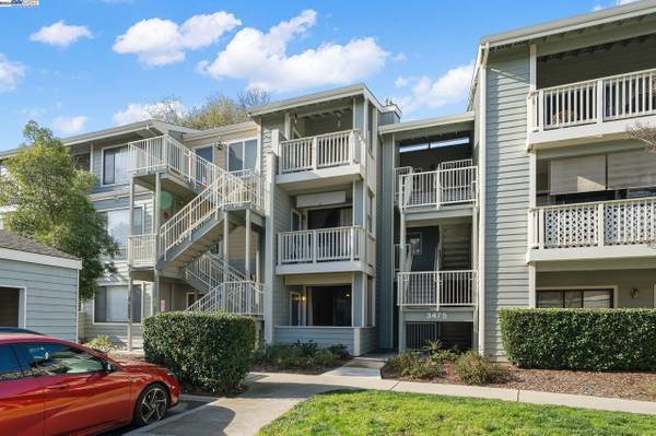 Affordable Top-floor Condo With Excellent Fremont Schools photo 2