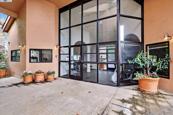 1BR/1BA Condo on Guardino Dr · Fremont photo 3