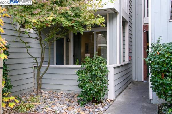 1BR/1BA Condo on Buttonwood Ter · Fremont photo 3