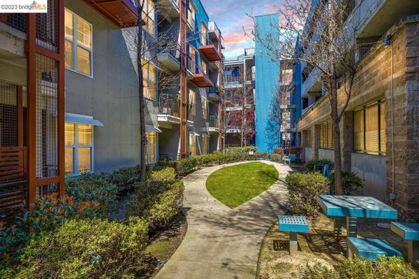 1BR/1BA Apartment on 40th St Apt 4401 · Emeryville photo 2