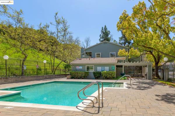 1BR/1BA Apartment on Canyon Oaks Dr · Oakland photo 3