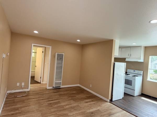 1BR/1BA Apartment on Warwick Ave · Oakland