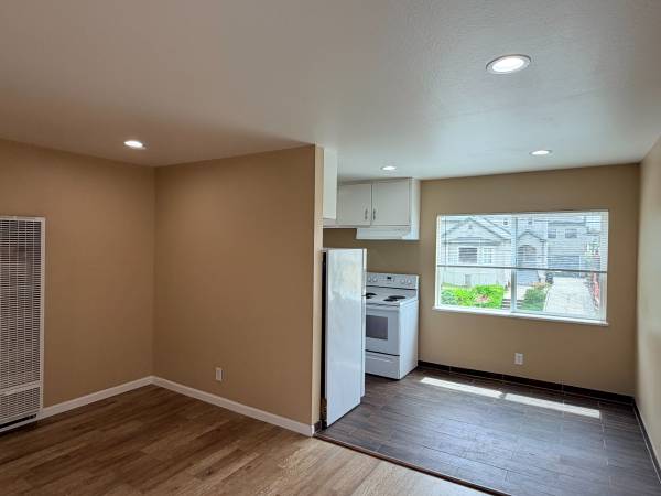 1BR/1BA Apartment on Warwick Ave · Oakland photo 4