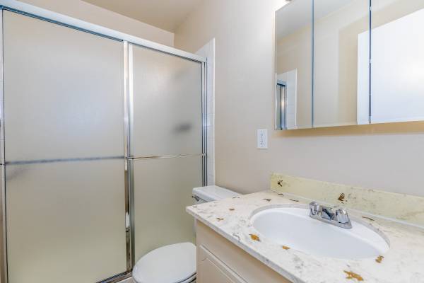 Apartments on Creekside Dr · Walnut Creek photo 4