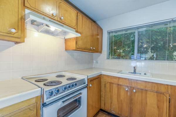 Apartments on Creekside Dr · Walnut Creek photo 5