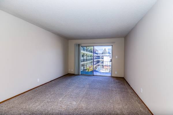 Apartments on Creekside Dr · Walnut Creek photo 3