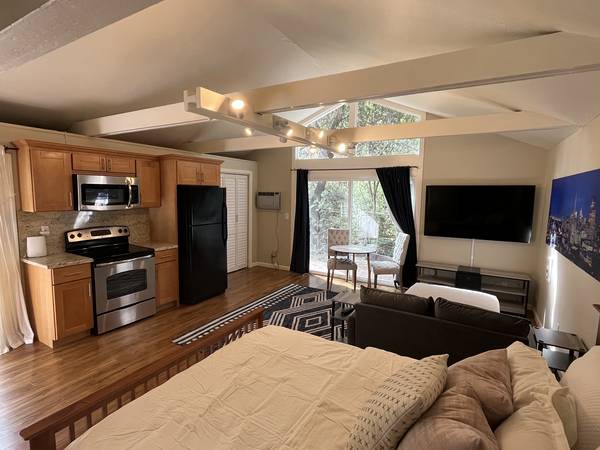 Very Charming, Updated 2 Bd/1 Ba, 1178 Sf Single-family House In Lafayette Available May 15th For Lease! photo 3