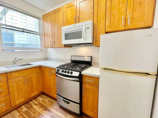 **two Weeks Free Special** Bright, Spacious Studio In Lower Nob Hill! Progressive! photo 4