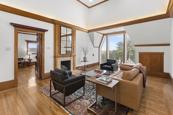 Condos on Pacific Ave · San Francisco photo 3