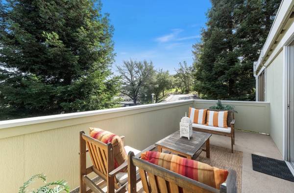 2BR/1BA Apartment · Walnut Creek photo 2