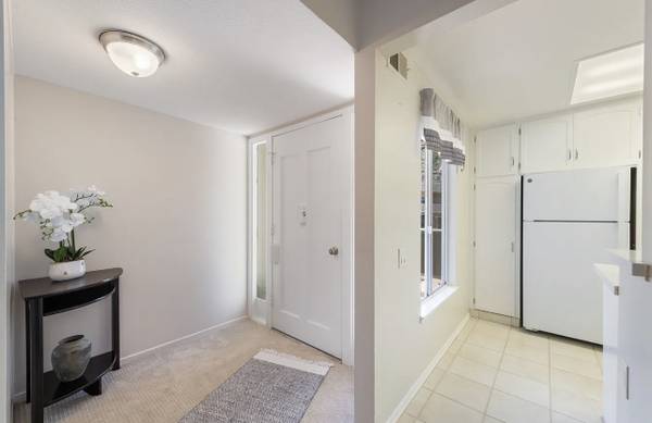 2BR/1BA Apartment · Walnut Creek photo 5