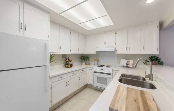 2BR/1BA Apartment · Walnut Creek photo 4