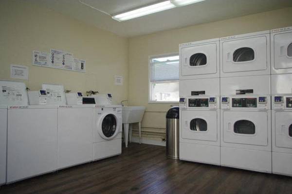2BR/1BA Townhouse · San Leandro photo 2