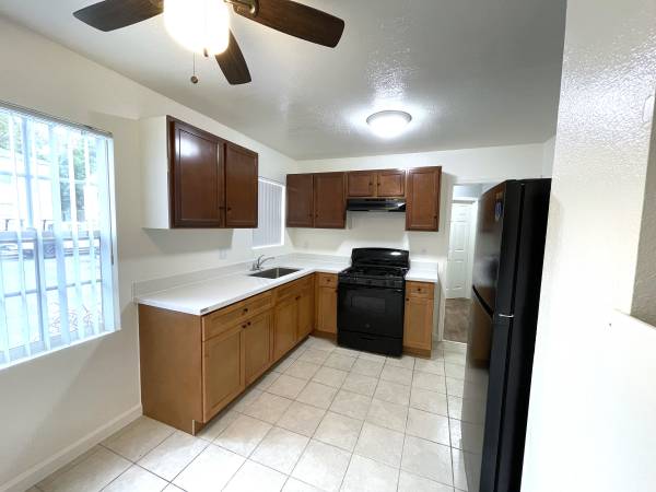 2BR/1BA Apartment · Oakland photo 3