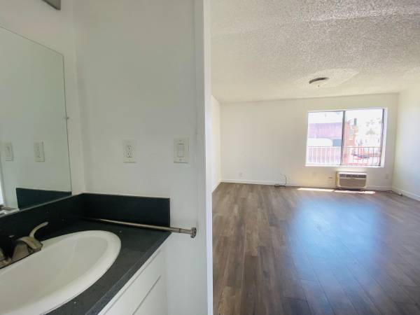 1BR/1BA Apartment · San Francisco photo 4