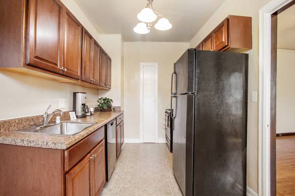 0BR/1BA Apartment · Oakland photo 3
