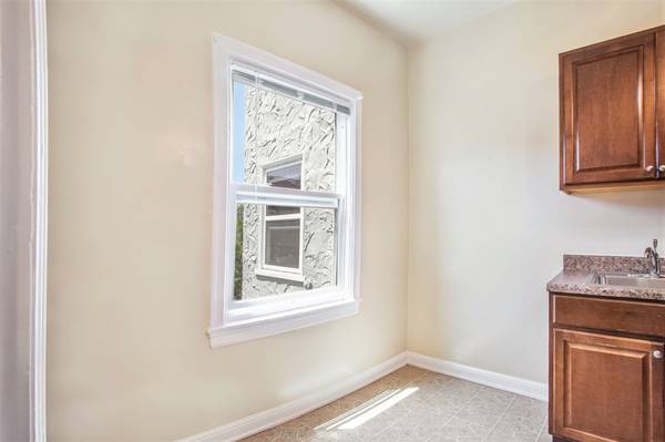 0BR/1BA Apartment · Oakland photo 4