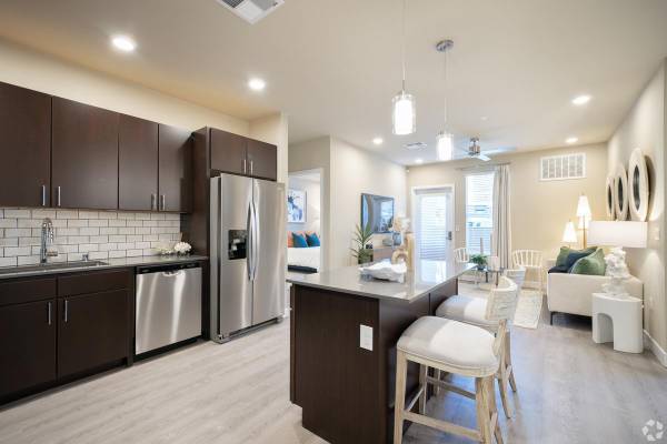 Apartments on Magazine St. · Vallejo photo 3