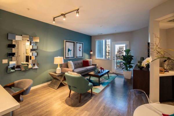 3BR/2BA Apartment on Haven Avenue · Redwood City photo 2
