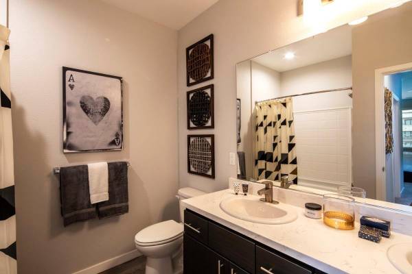 3BR/2BA Apartment on Haven Avenue · Redwood City photo 5