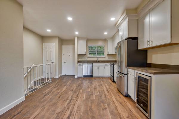 Townhouses on Casa Buena Dr · Corte Madera photo 2