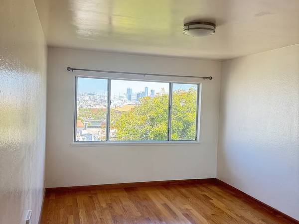2BR/1BA Apartment · San Francisco photo 3