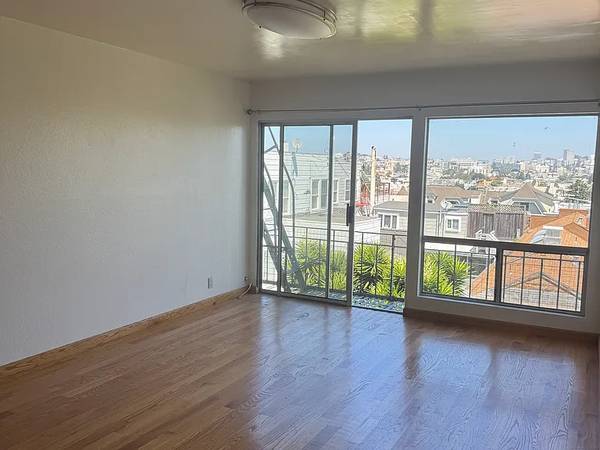 2BR/1BA Apartment · San Francisco photo 2