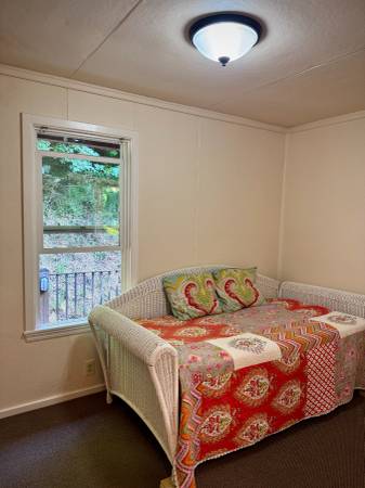 1BR/1BA Apartment · Forest Knolls photo 5