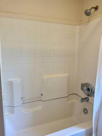 1BR/1BA Apartment · Forest Knolls photo 4