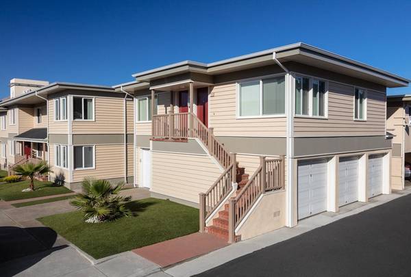 Apartments on Park Plaza Drive · Daly City photo 3